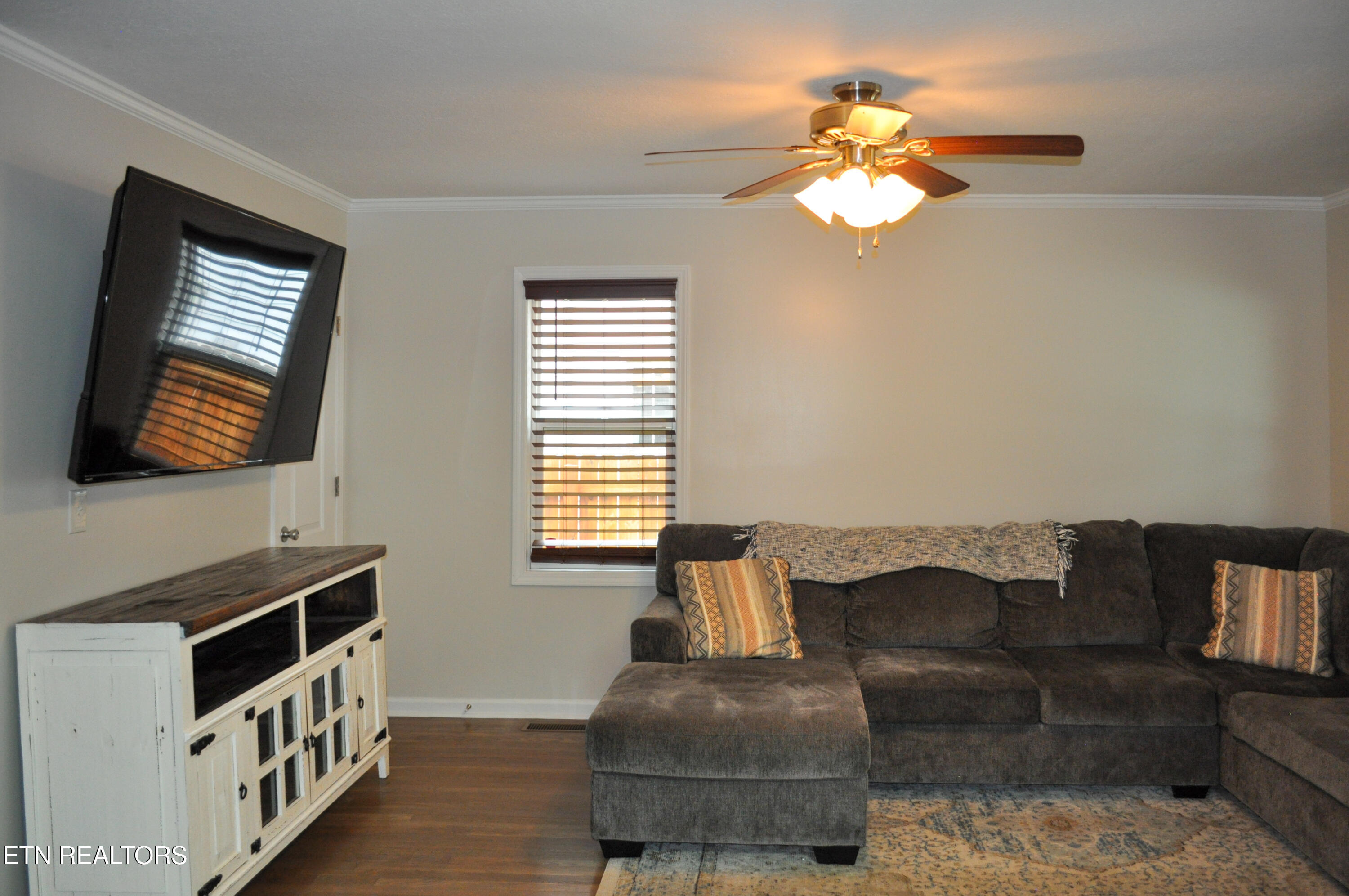 822 Carson Street Greeneville, TN 37743 - Photo 5 of 23 DSC_0121