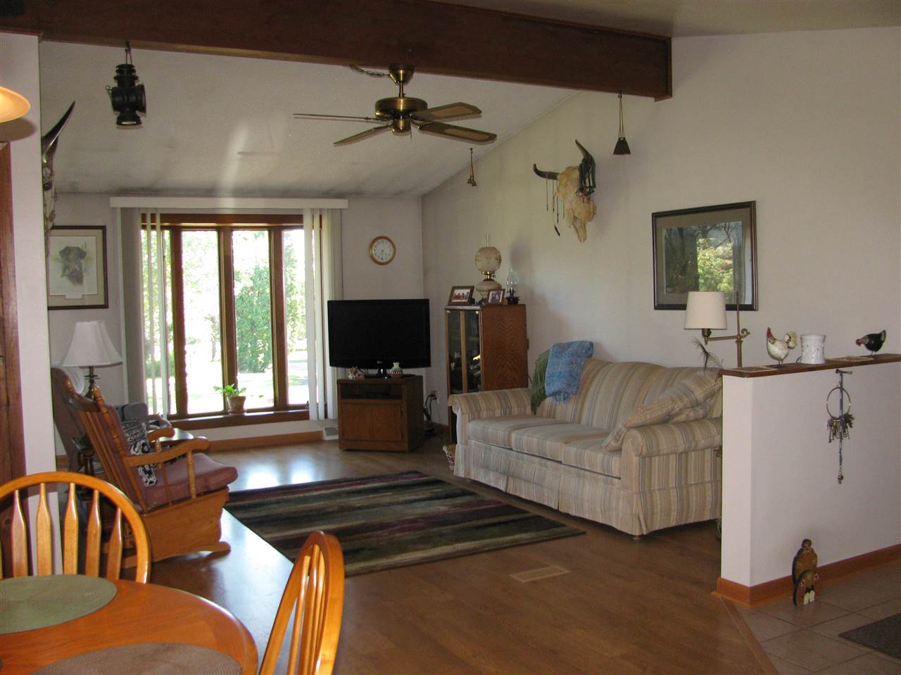 15533 Comly Rd. Pecatonica, IL 61063 - Photo 6 of 25 a living room with furniture and a flat screen tv