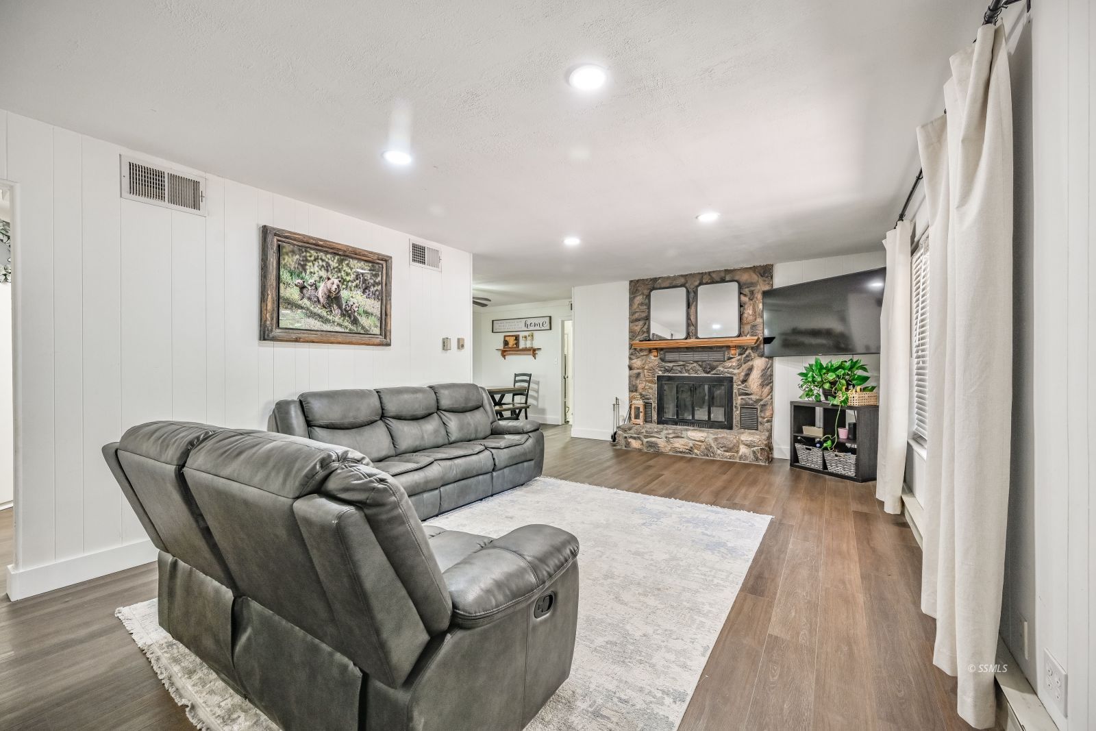 1407 North Indian Wells Street Ridgecrest, CA 93555 - Photo 13 of 50 a living room with furniture and a wooden floor