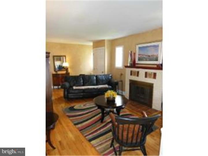 431 Stiles Avenue Ridley Park, PA 19078 - Photo 7 of 20 Living Room