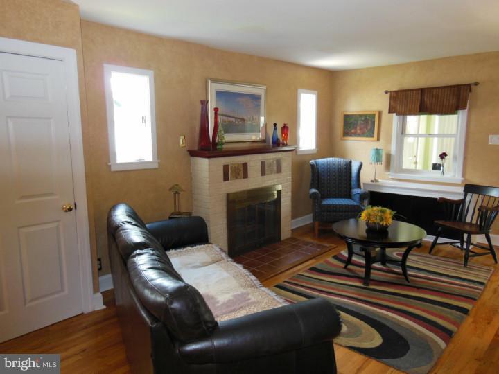 431 Stiles Avenue Ridley Park, PA 19078 - Photo 8 of 20 Living Room