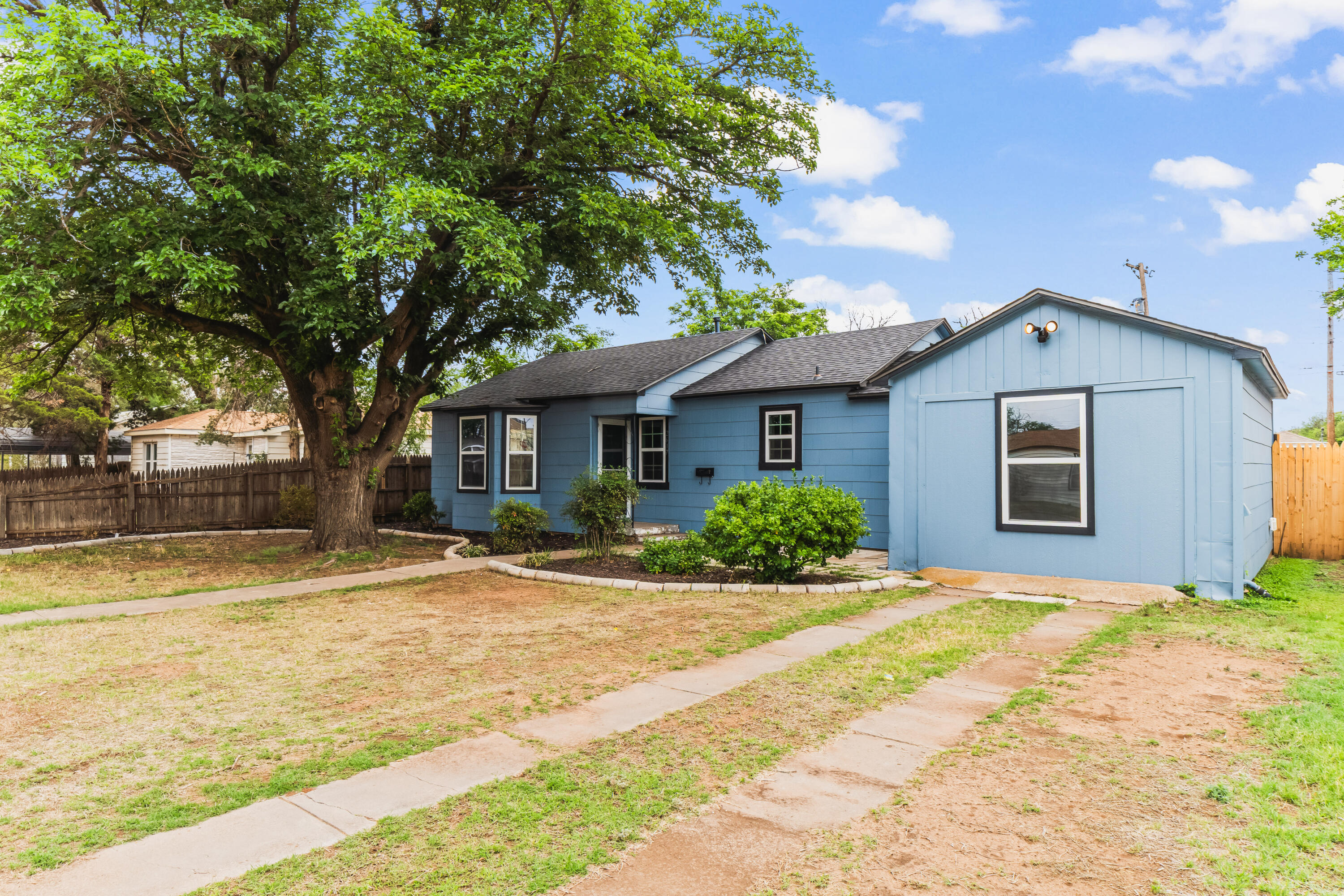 2617 35th Street Lubbock, TX 79413 - Photo 3 of 17 DSC08481