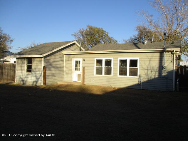 4124 South Lipscomb Street Amarillo, TX 79110 - Photo 2 of 18 a view of house with backyard