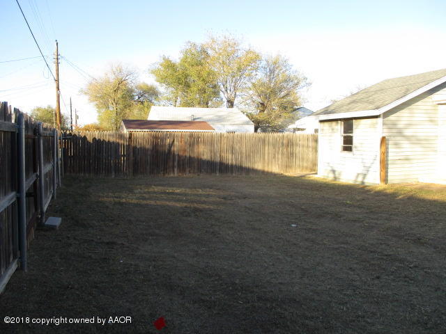 4124 South Lipscomb Street Amarillo, TX 79110 - Photo 4 of 18 a view of a yard
