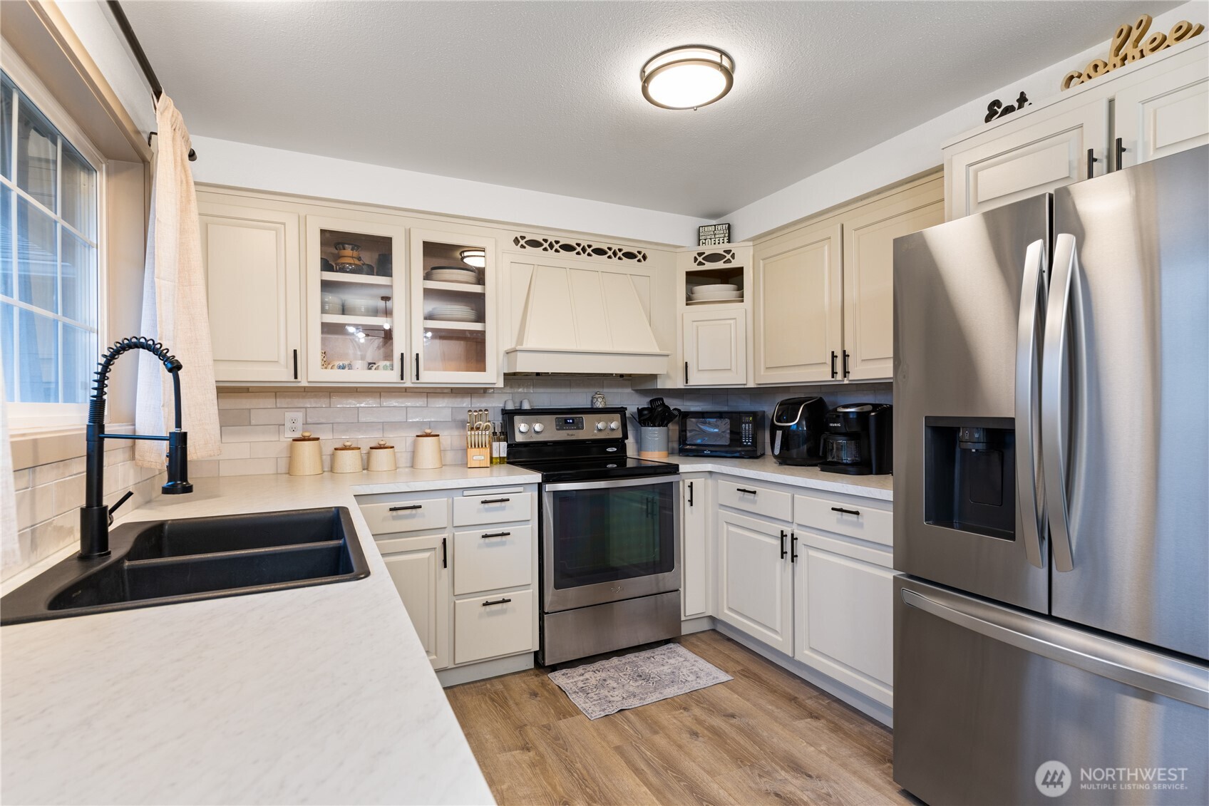 882 Southwest McCrohan Street Oak Harbor, WA 98277 - Photo 11 of 38