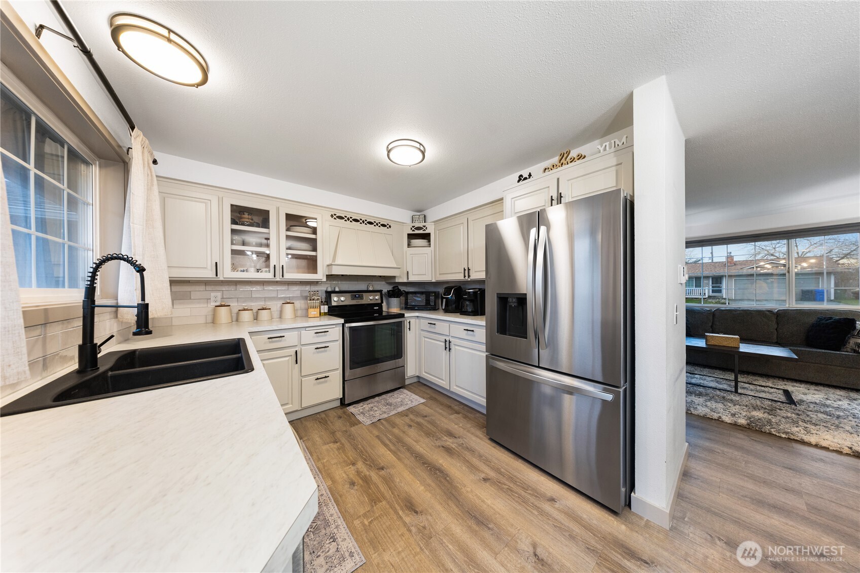 882 Southwest McCrohan Street Oak Harbor, WA 98277 - Photo 12 of 38