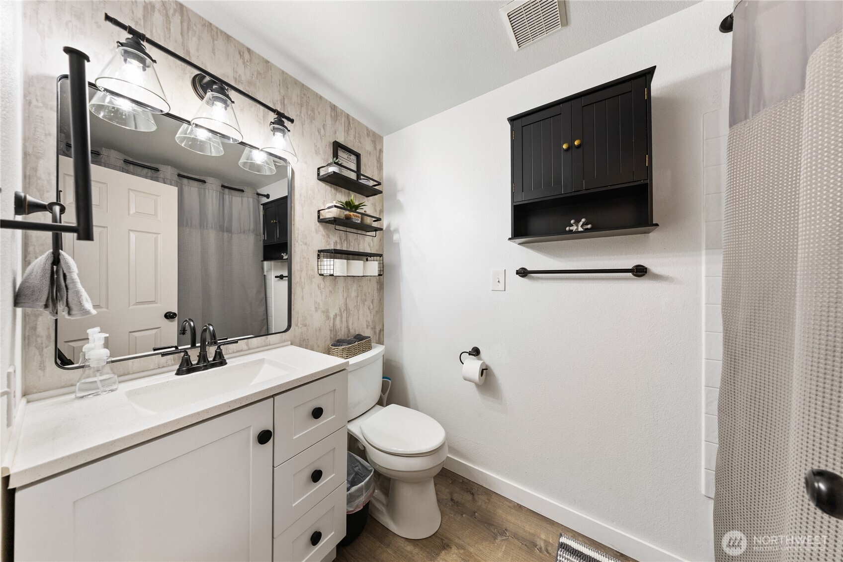 882 Southwest McCrohan Street Oak Harbor, WA 98277 - Photo 14 of 38