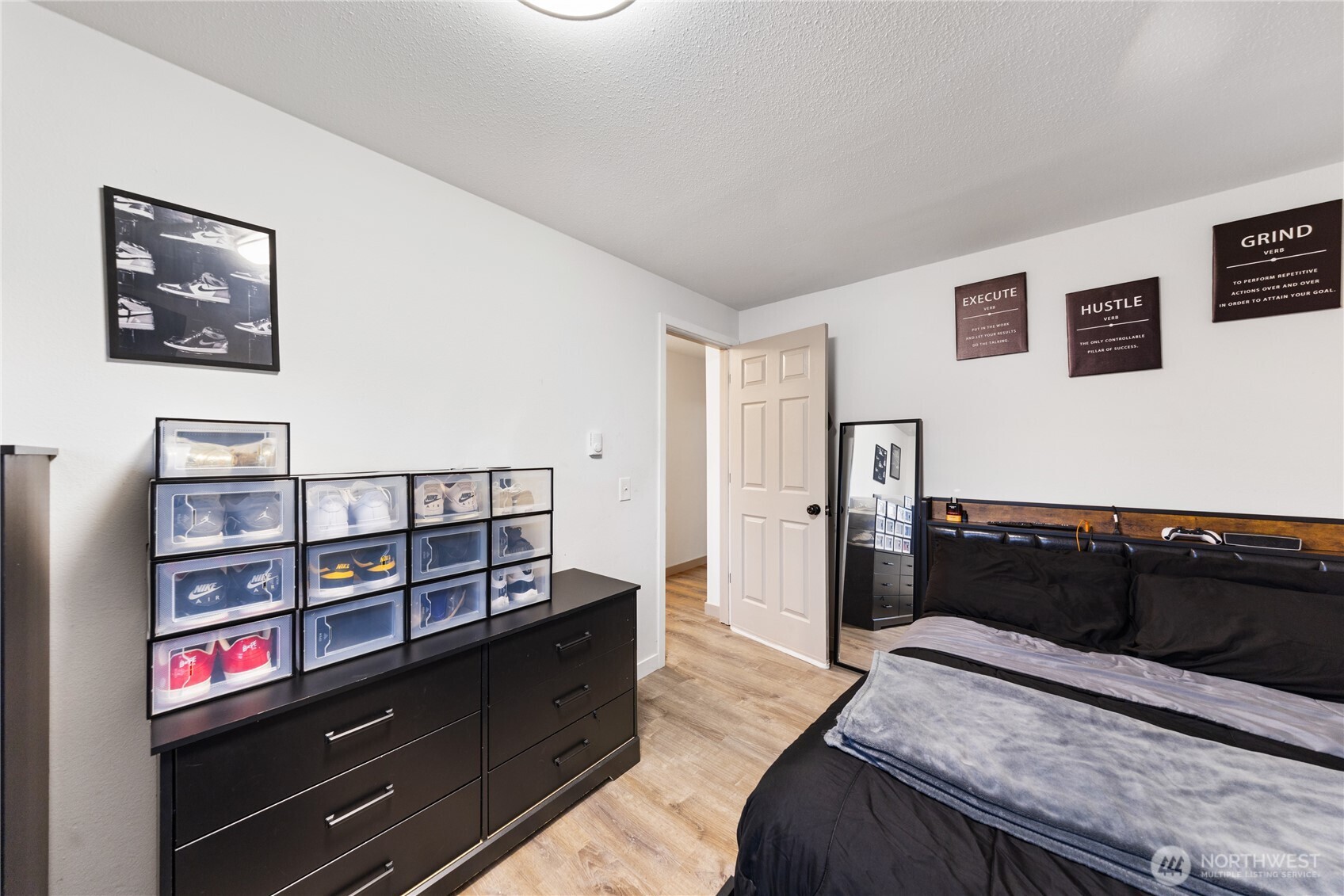 882 Southwest McCrohan Street Oak Harbor, WA 98277 - Photo 19 of 38