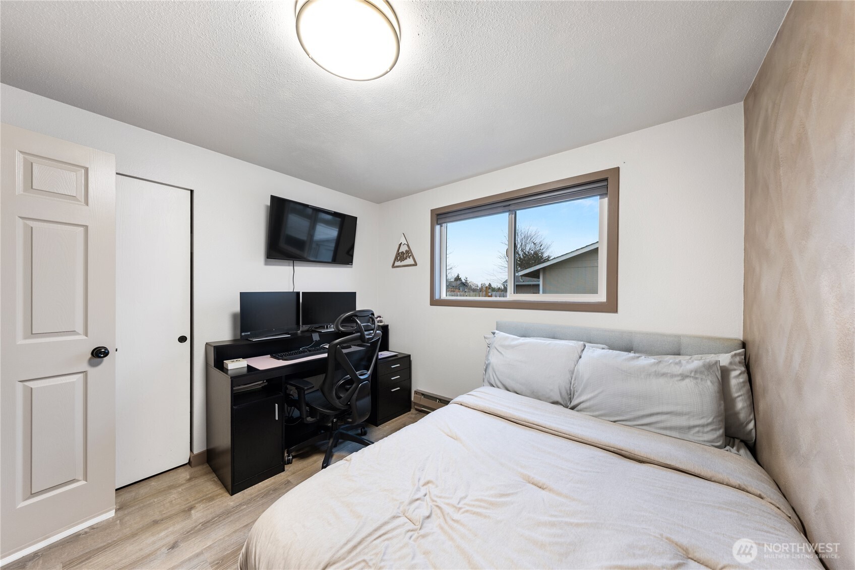 882 Southwest McCrohan Street Oak Harbor, WA 98277 - Photo 21 of 38