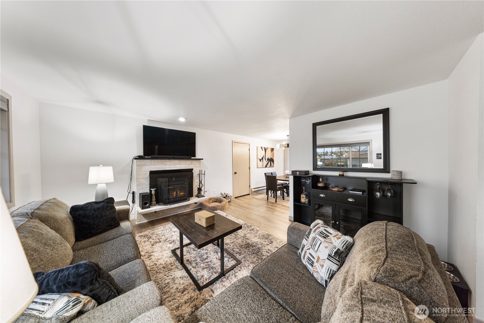 882 Southwest McCrohan Street Oak Harbor, WA 98277 - Photo 4 of 38