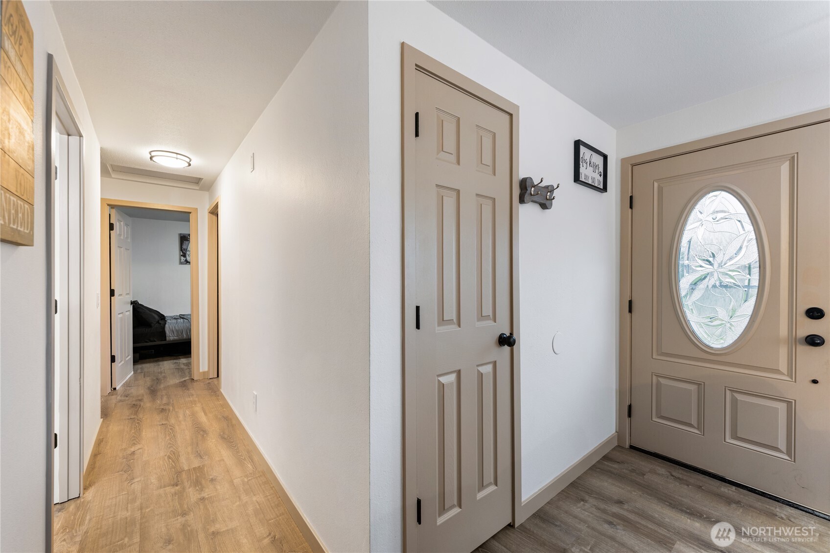 882 Southwest McCrohan Street Oak Harbor, WA 98277 - Photo 5 of 38