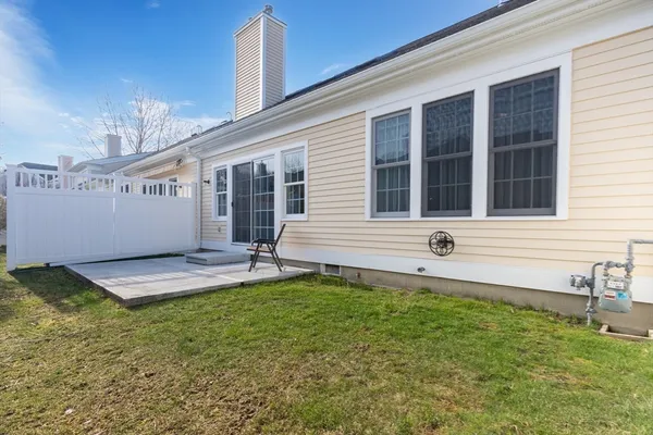 a front view of house with yard