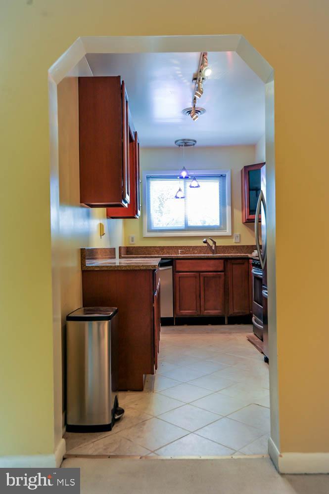 202 Skyhill Road, Unit 9 Alexandria, VA 22314 - Photo 13 of 38