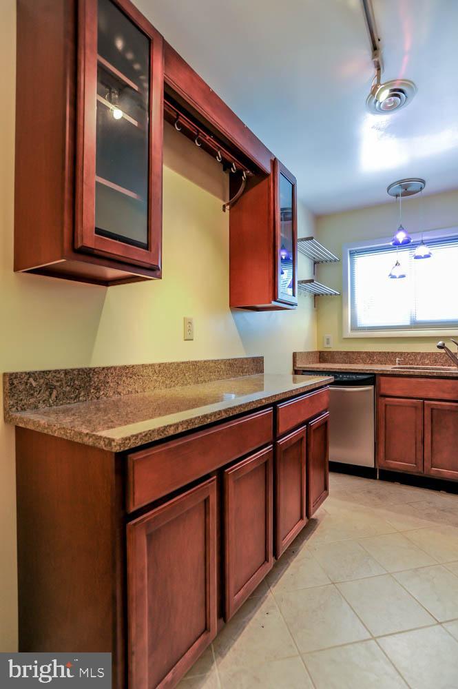202 Skyhill Road, Unit 9 Alexandria, VA 22314 - Photo 14 of 38
