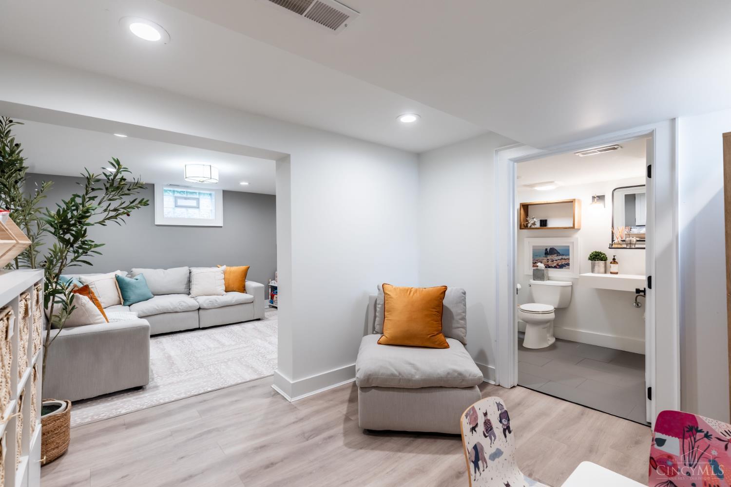 6550 Drake Road Cincinnati, OH 45243 - Photo 70 of 82 Gallery Image 70