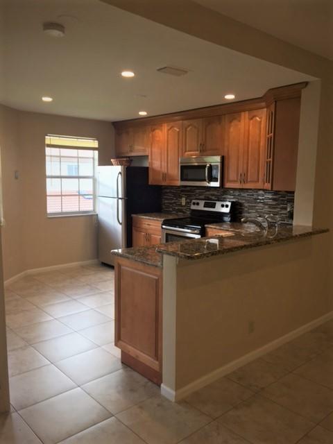 6733 Via Regina Boca Raton, FL 33433 - Photo 10 of 25 3o