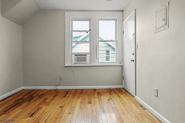 $1,975 | 117-119 Parkview Terrace, Unit 3, Newark, NJ 07112