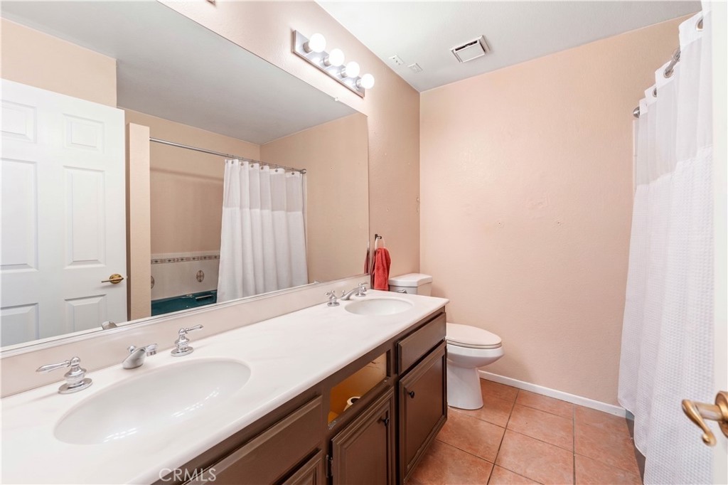 12981 August Circle Riverside, CA 92503 - Photo 30 of 59 Hallway Bathroom Features 2 Sinks and a Jetted Tub!