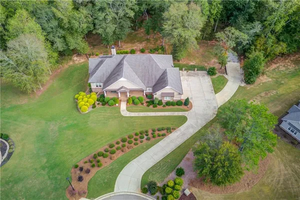 a view of a livingroom with furniture window wooden floor and windows