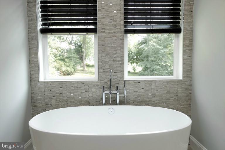 5840 Marbury Road Bethesda, MD 20817 - Photo 4 of 30 Bath (Master)