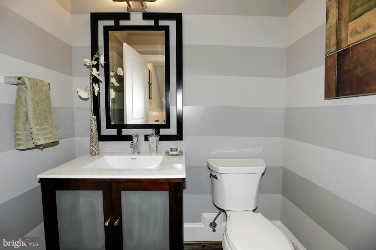 5840 Marbury Road Bethesda, MD 20817 - Photo 7 of 30 Bath