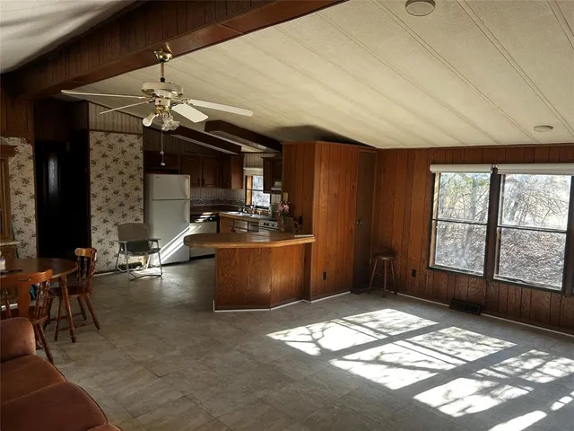 $375,000 | 194 Lakeview Court, Sunset, TX 76270