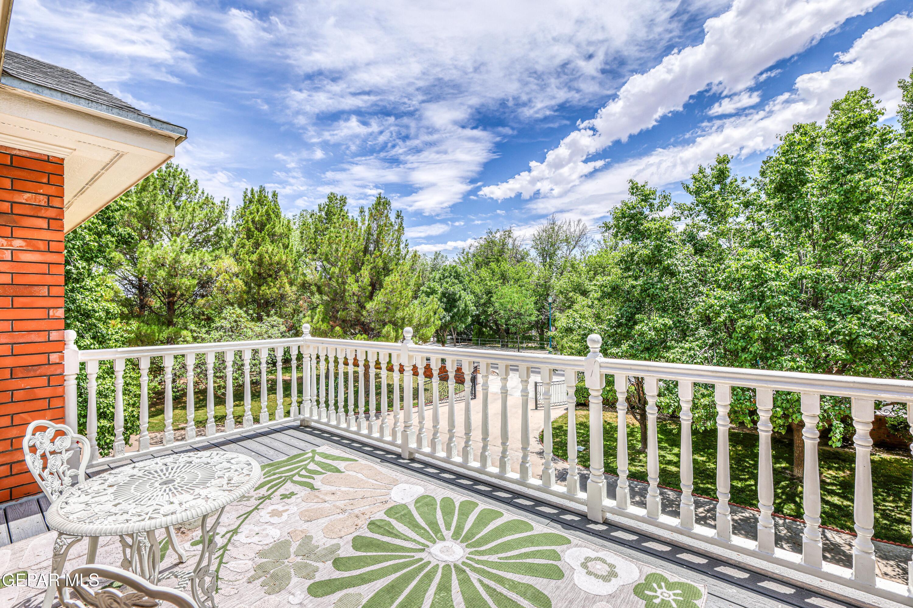 501 Country Club Road El Paso, TX 79932 - Photo 67 of 88 a view of a two chair in the balcony