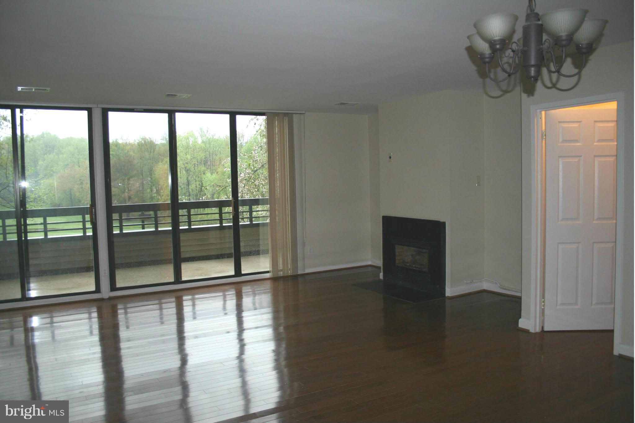 11642 Ivystone Court, Unit 2A1 Reston, VA 20191 - Photo 7 of 29 Living Room