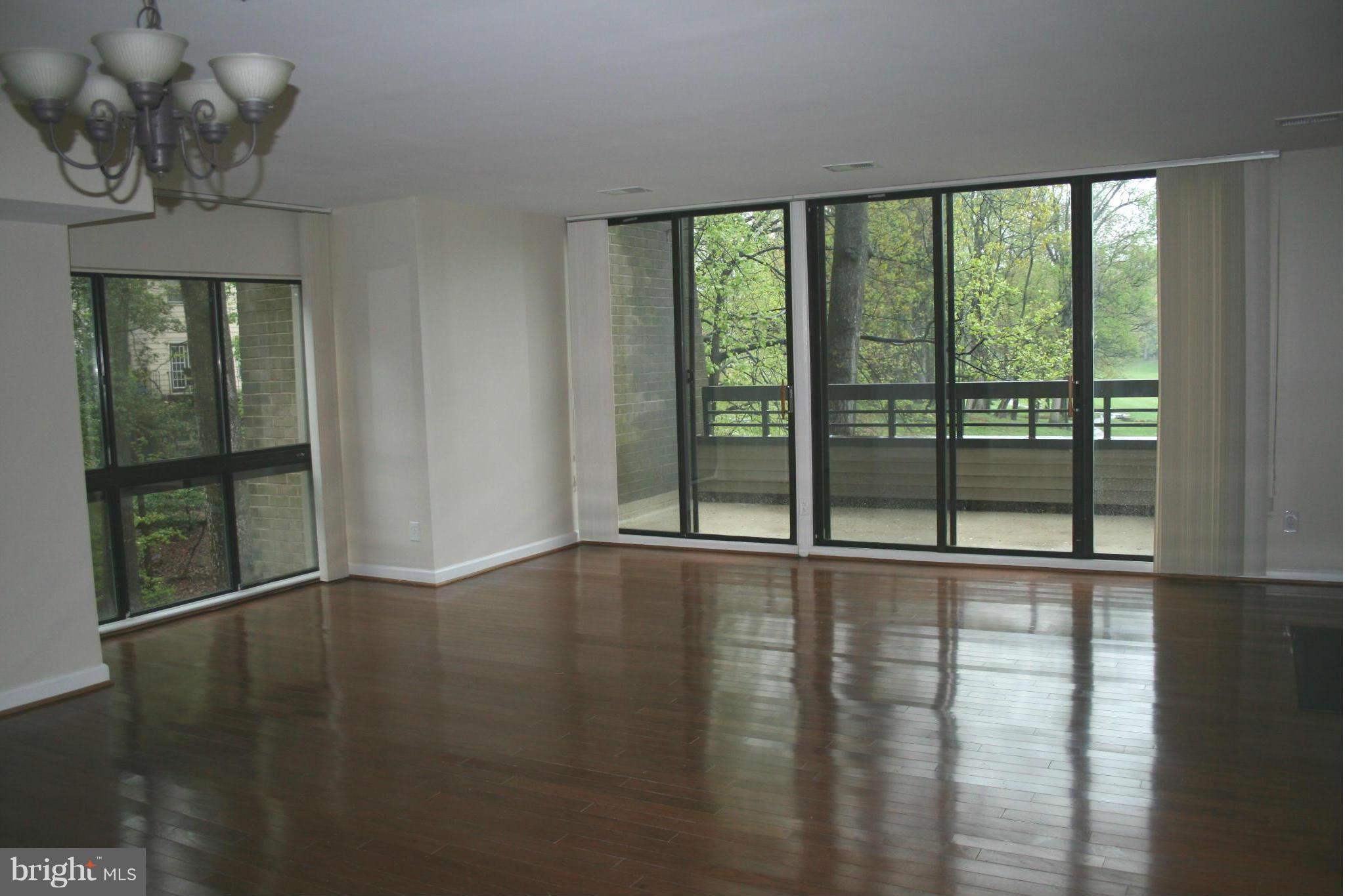 11642 Ivystone Court, Unit 2A1 Reston, VA 20191 - Photo 8 of 29 Living Room