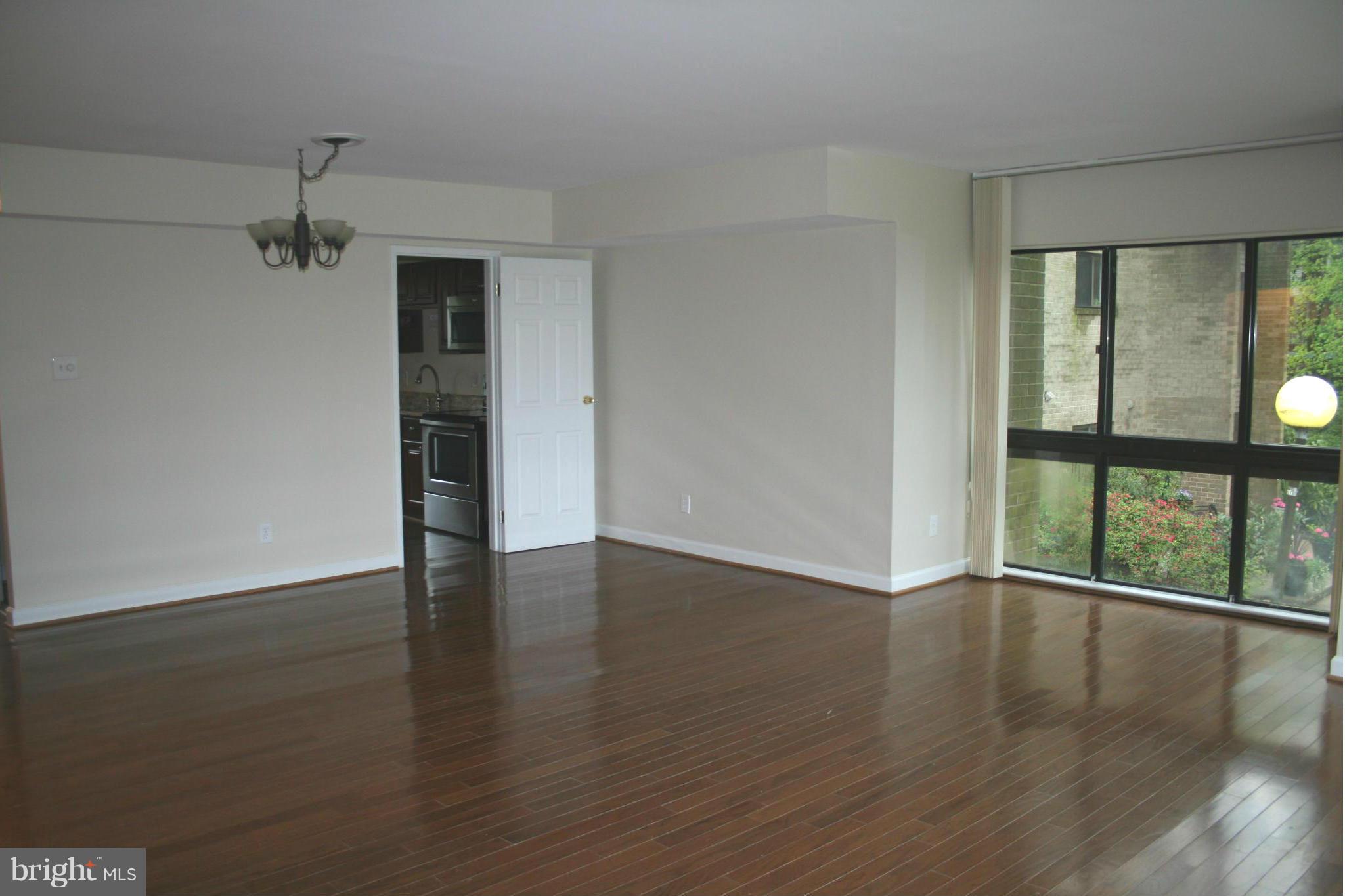 11642 Ivystone Court, Unit 2A1 Reston, VA 20191 - Photo 9 of 29 Living Room