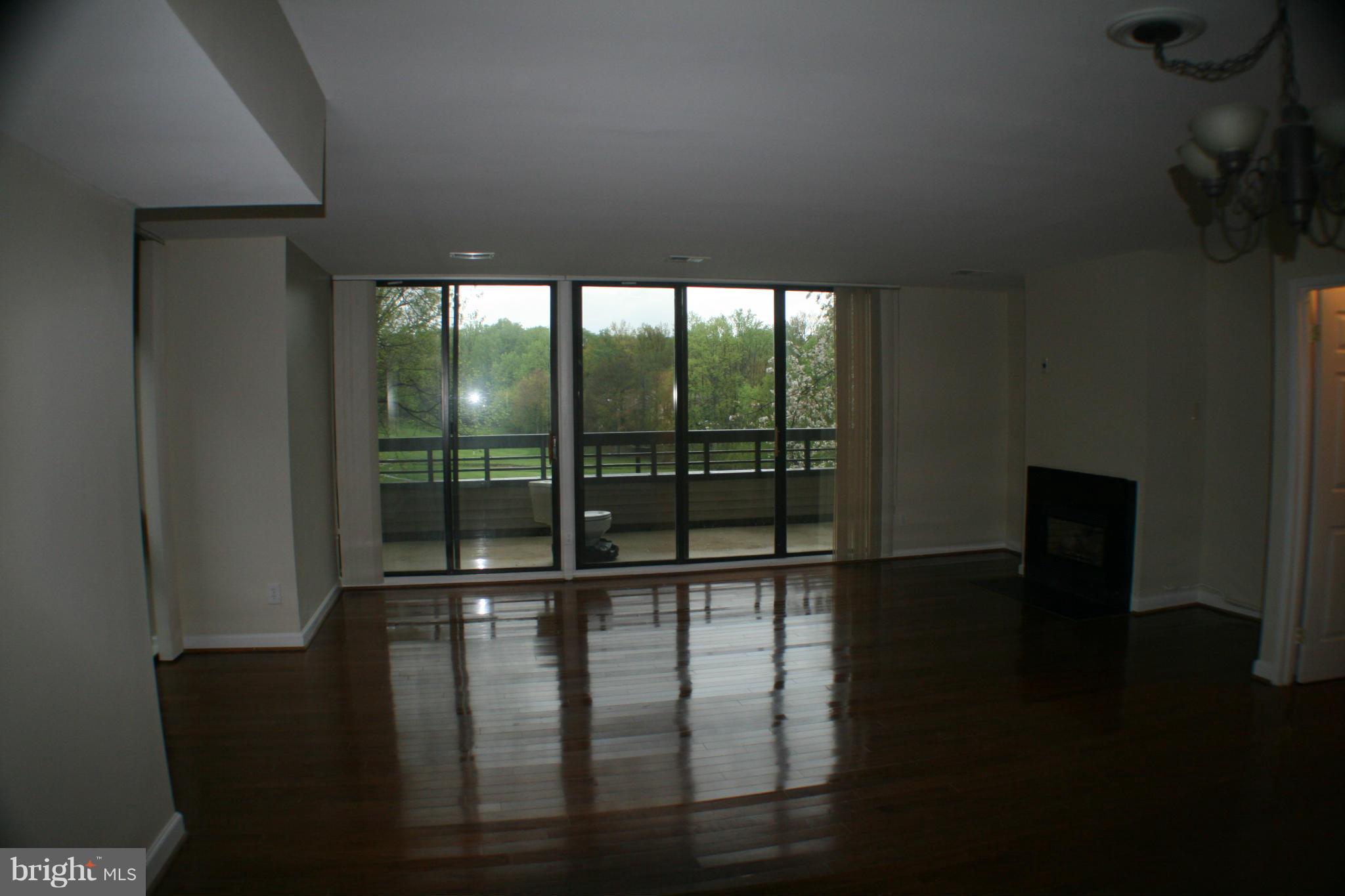 11642 Ivystone Court, Unit 2A1 Reston, VA 20191 - Photo 10 of 29 Living Room