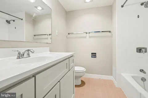 $289,900 | 3701 South George Mason Drive, Unit 916N, Falls Church, VA 22041