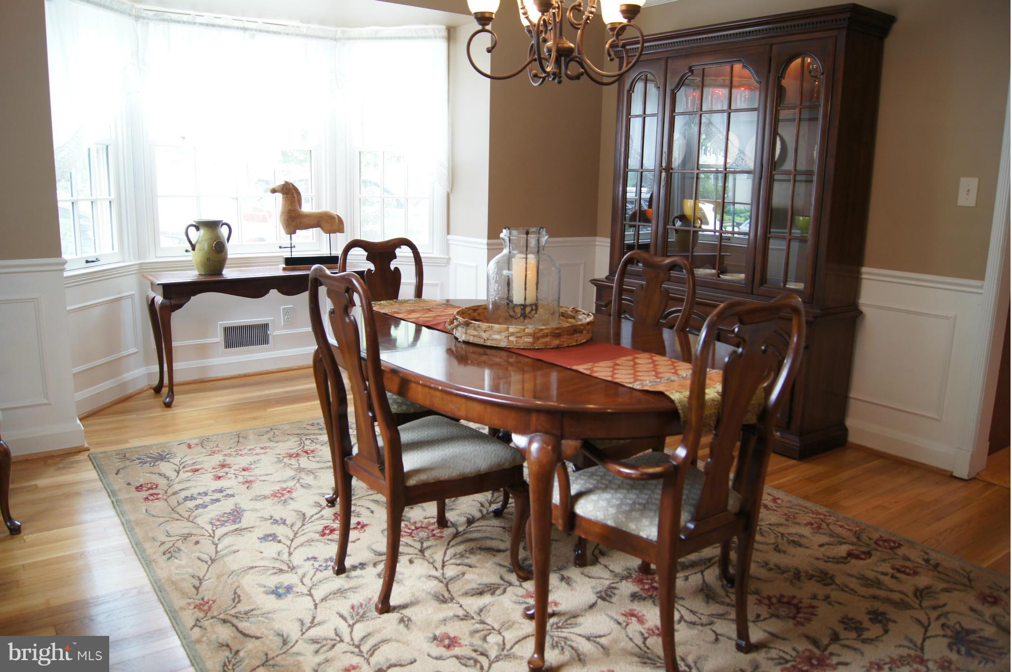 808 Chumleigh Road Baltimore, MD 21212 - Photo 12 of 30 Wonderful curved bay window