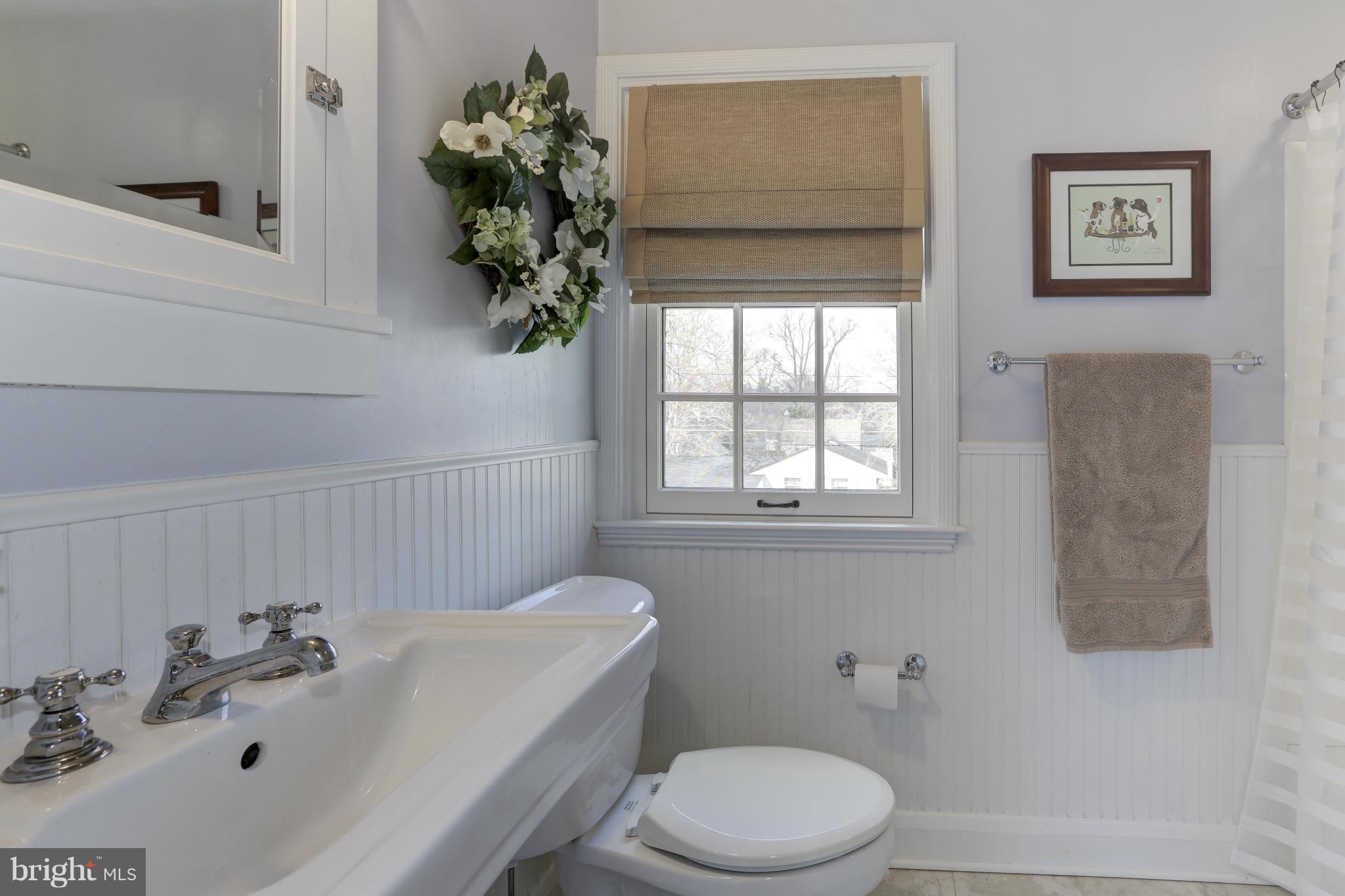 808 Chumleigh Road Baltimore, MD 21212 - Photo 21 of 30 Hall bath renovated.