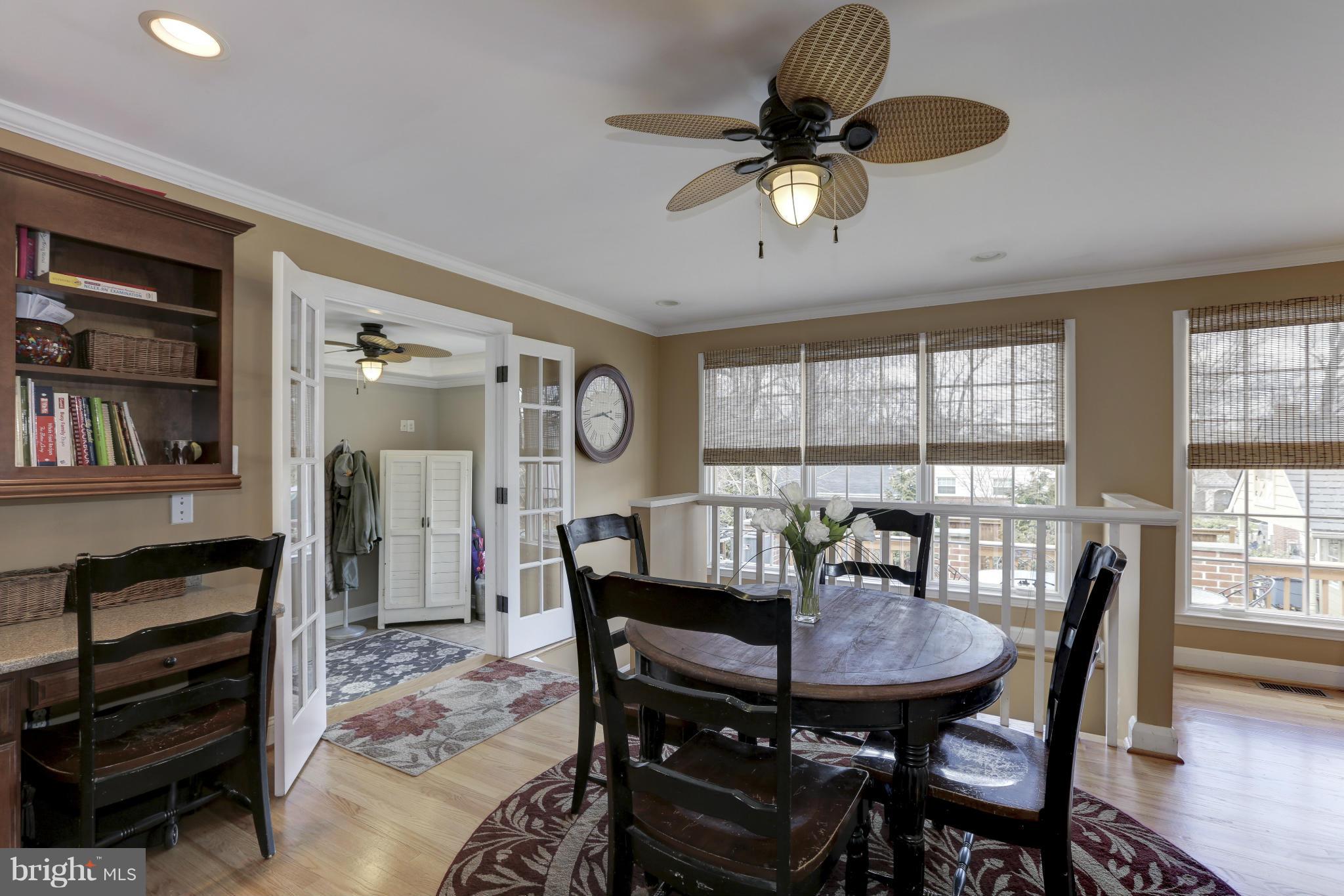 808 Chumleigh Road Baltimore, MD 21212 - Photo 5 of 30 Wall of windows lets the sunshine in