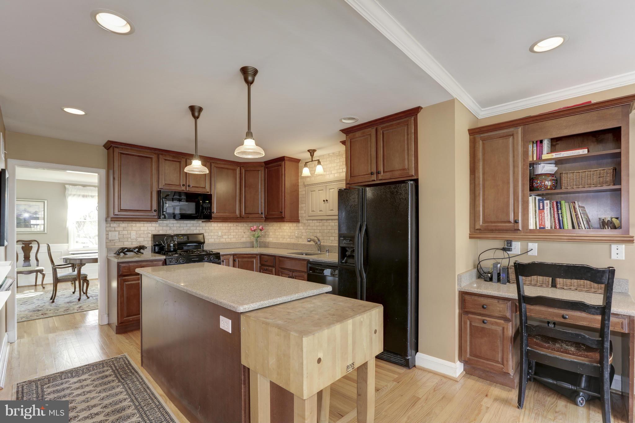 808 Chumleigh Road Baltimore, MD 21212 - Photo 8 of 30 Kitchen flows to breakfast room