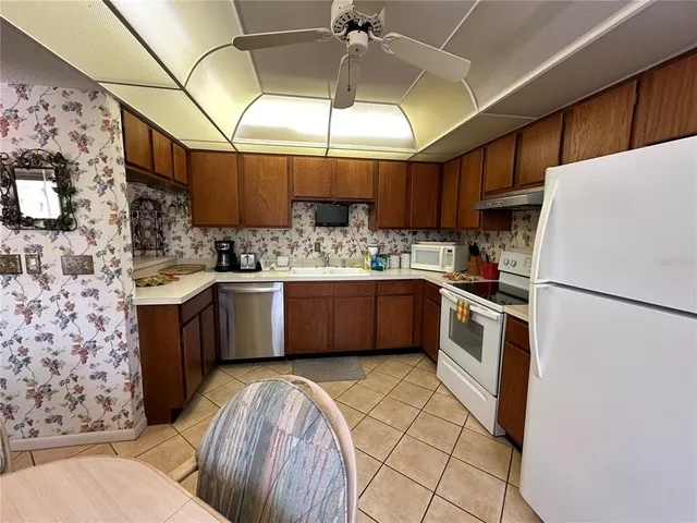 $1,995 | 1647 Brookhouse Court, Unit 246, Sarasota, FL 34231