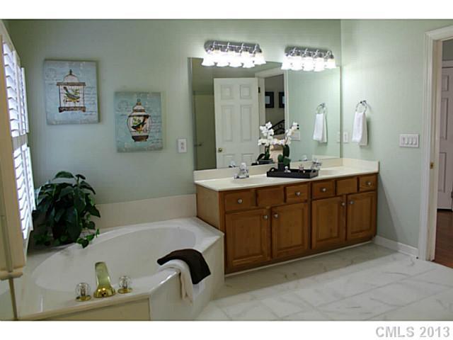 1213 Foxfield Road Waxhaw, NC 28173 - Photo 10 of 16 Gallery Image 10