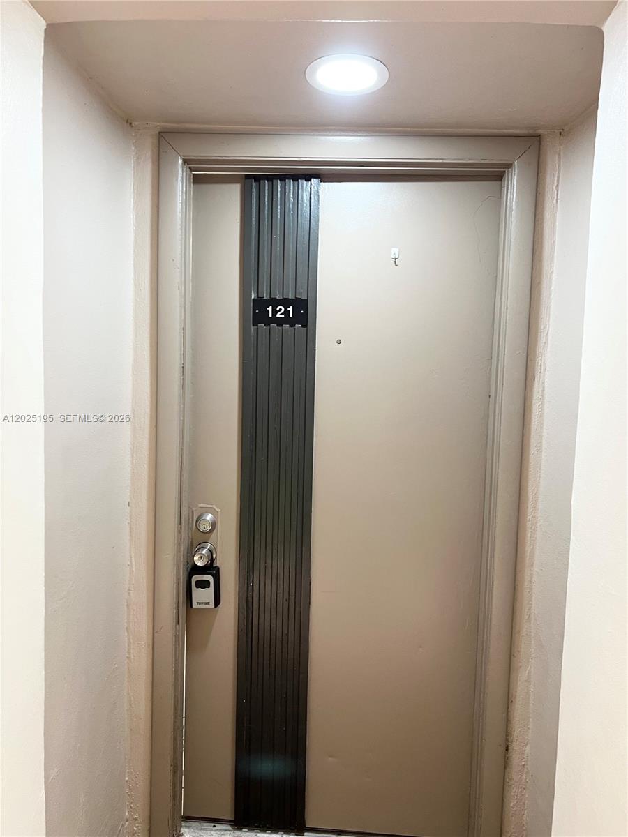 8400 Southwest 133rd Avenue Road, Unit 121 Miami, FL 33183 - Photo 27 of 43 a view of a hallway