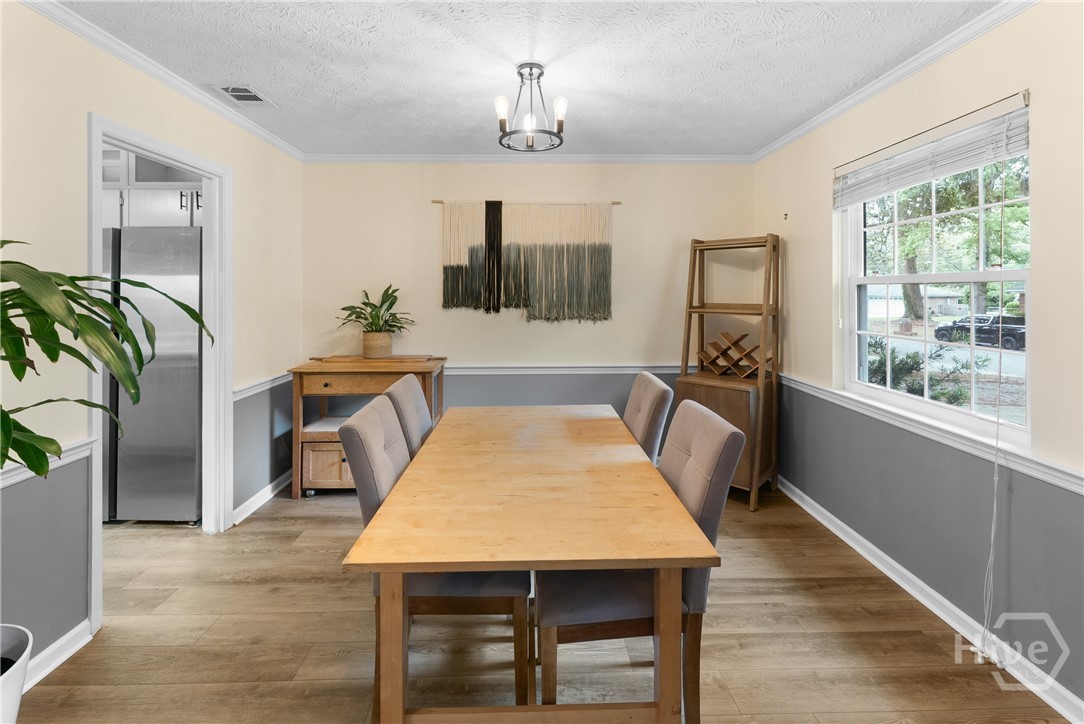 110 Hampshire Road Savannah, GA 31410 - Photo 5 of 44 Gallery Image 5