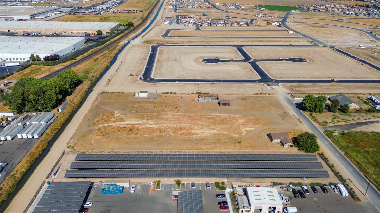 259 Swanson Road Manteca, CA 95337 - Photo 4 of 27 a view of swimming pool with a balcony