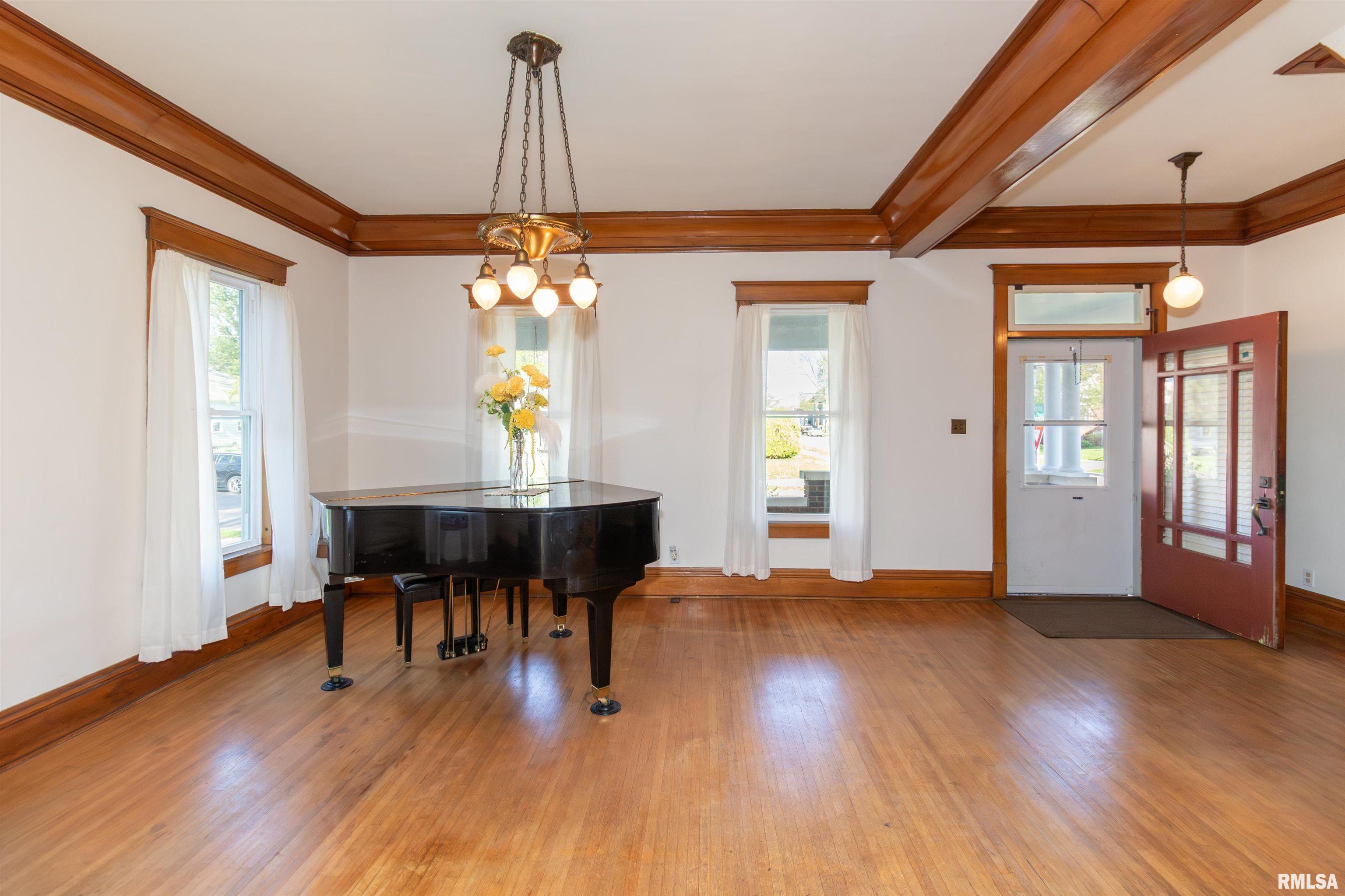118 South High Street Washington, IL 61571 - Photo 10 of 46 Gallery Image 10