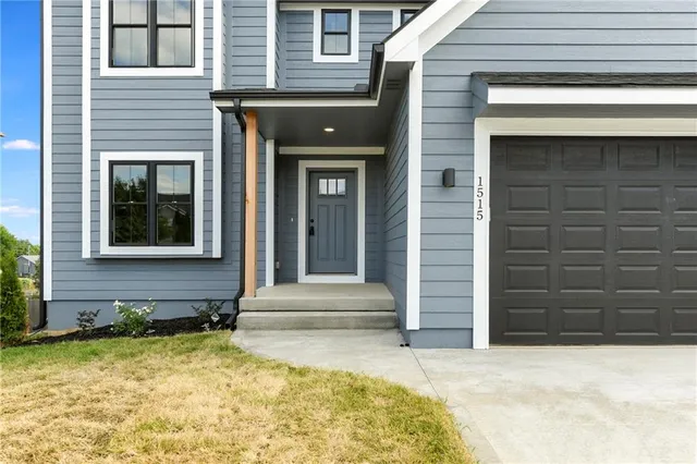 $419,999 | 1515 Northwest Whispering Court, Grain Valley, MO 64029