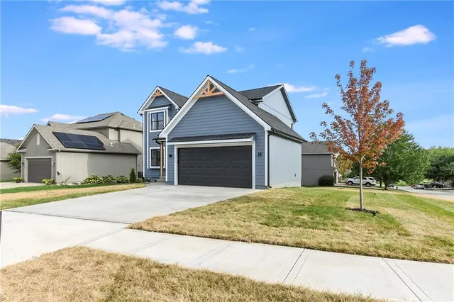 $419,999 | 1515 Northwest Whispering Court, Grain Valley, MO 64029
