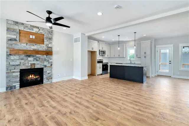 $419,999 | 1515 Northwest Whispering Court, Grain Valley, MO 64029