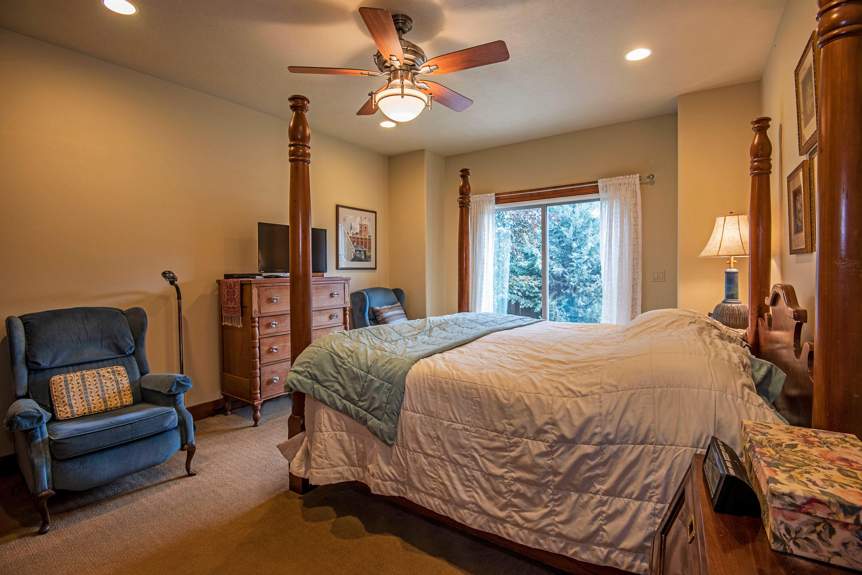 61145 Ridge Falls Place Bend, OR 97702 - Photo 14 of 34 61145 Ridge Falls Pl Bend OR-print-014-0