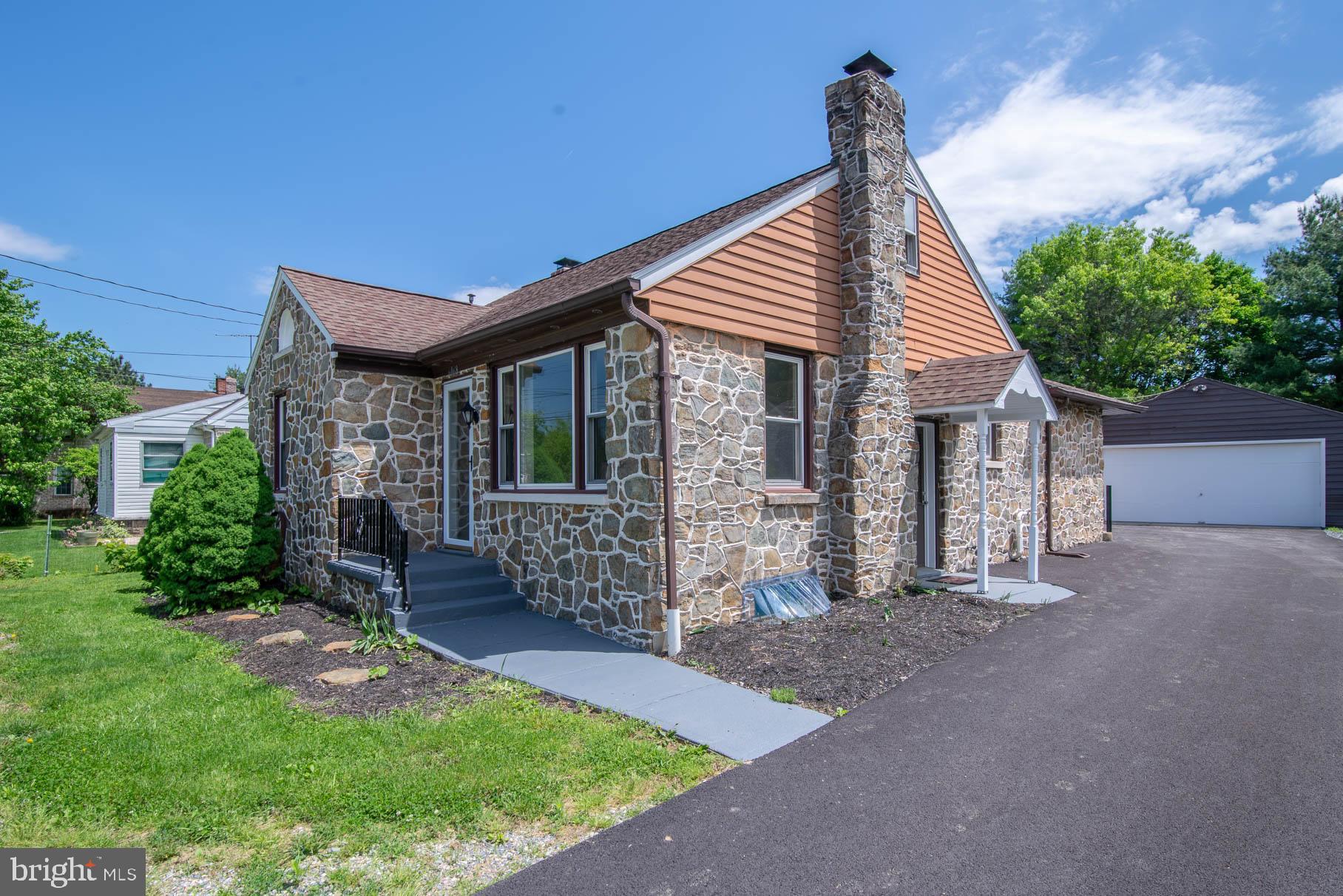 6068 Old Hanover Road Spring Grove, PA 17362 - Photo 3 of 46