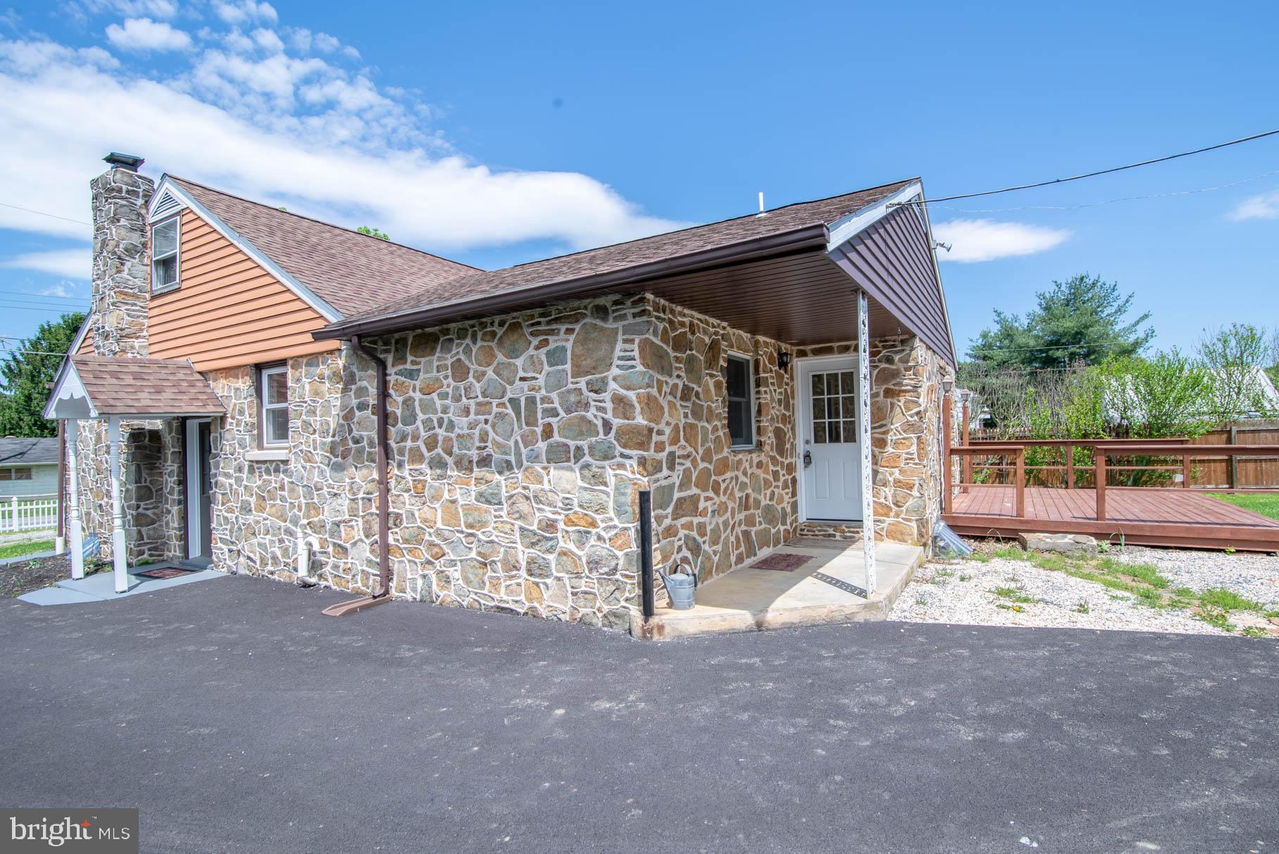 6068 Old Hanover Road Spring Grove, PA 17362 - Photo 4 of 46