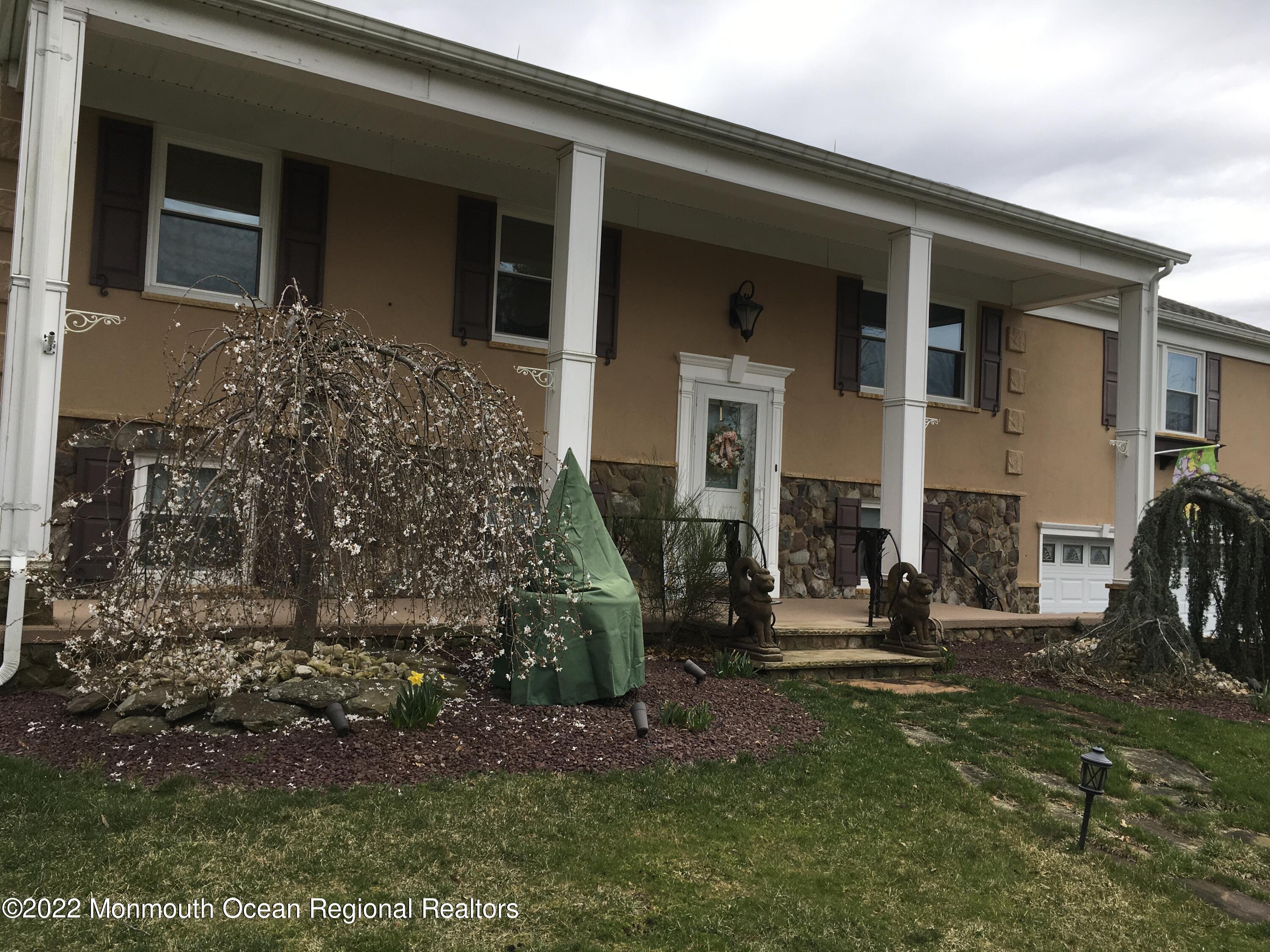 9 Ardmore Road Marlboro, NJ 07746 - Photo 2 of 42 54151261-5877-4D9A-9F00-D9F0F1C39752
