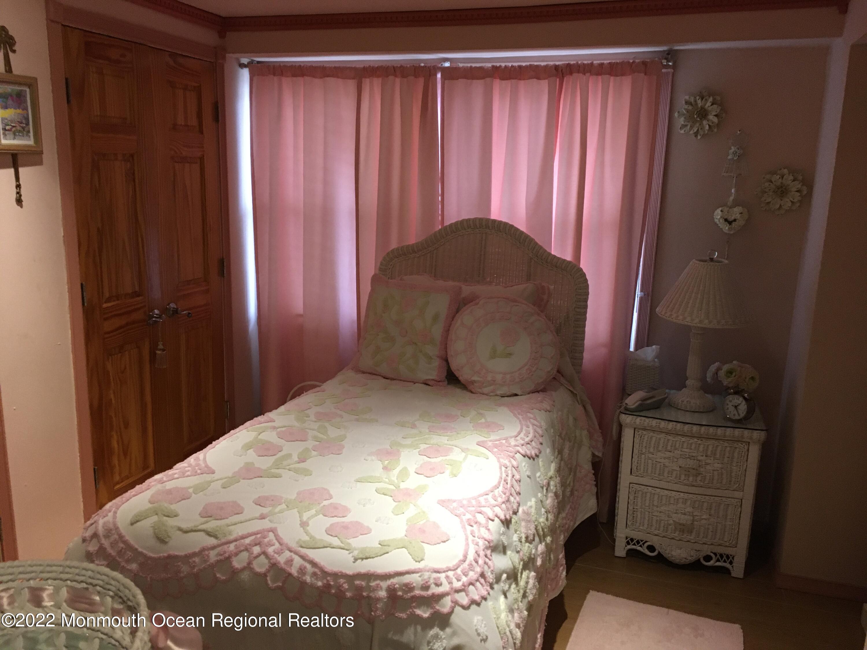 9 Ardmore Road Marlboro, NJ 07746 - Photo 27 of 42 A7EF4CDB-3A33-4192-BDB5-C27643BCB3C8